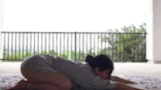 Alinity - Topless Yoga