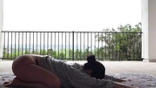 Alinity - Topless Yoga