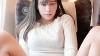 Nippon girl faps on the Shinkansen