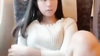 Nippon girl faps on the Shinkansen