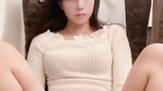 Nippon girl faps on the Shinkansen