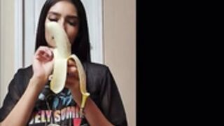 Diana Vazquez fingers herself