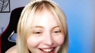 shy_blondiee hand bra
