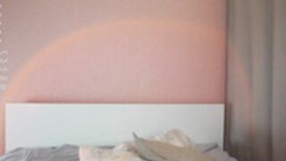 lendielira - finger in pussy
