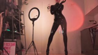 Bronnica bound to wall