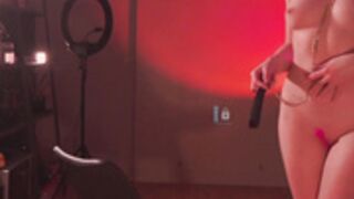 Bronnica wearing collar and rope