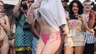 Chloe Wildd dances AVN ticket