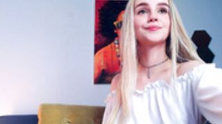 Davina 220325 0430 CloseUpPussy&DoggyPoseFlashes