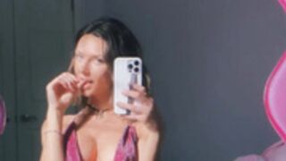 Rachel Cook - Selfi solo in boots