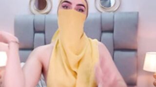 Aliah_Manzur_Flirt4Free_2024-07-26_22-49-34