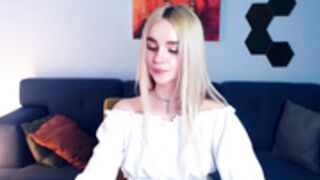 Davina 220325 0630 CloseUpPussy&DoggyPoseFlashes