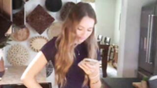 Conservative BluWint3r tight clothes cooking