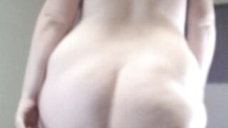 Pregnant BBW Twerks and Jiggles