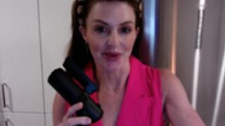 gingrbreadginny (non-nude) talking to fans