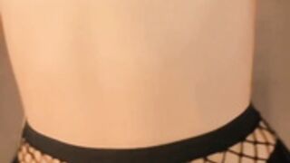 loney__tunes tit reveal