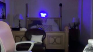 Sexy Itsjadebri Shows Underboob Cleavage and Tits Out