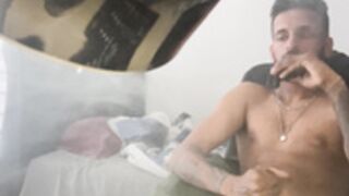 Chaturbate model Seandon1994 jerking off