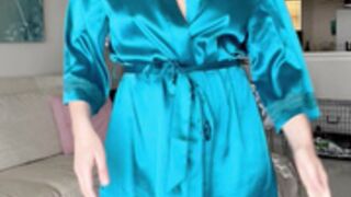 Curious Carly Nude (1)