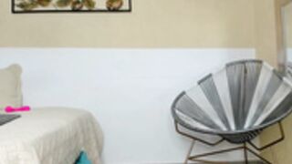 Hanna 231123 1825 CloseUpDildo