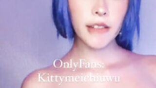 Kittymeichi jugando con sus tetas