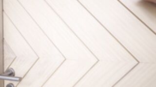 Putri Cinta Tour Guide B/G