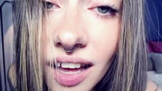 yvie_ - Topless Domi Cumming