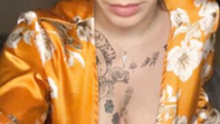 chachou0000 est ses gros seins parfaits