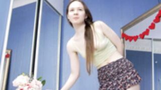 kriskras nipple slip putting on tights plus blur show