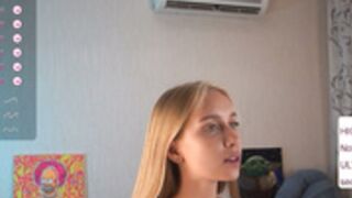 2girls_1dream no panties