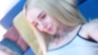 Davina 220318 0520 CloseUpDildo&DoggystyleDildo