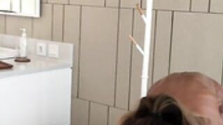 Putri Cinta squirt in shower