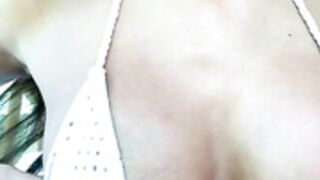 Putri Cinta sexy blowjob