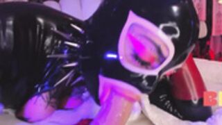 Saddisticrubberdoll being a slutty latex kitty