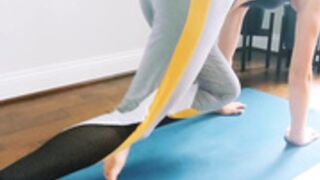 Anna Bound - Squirting in Yoga Pants