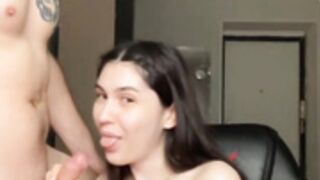 Branquinha chupando gostoso (eu que gravei)