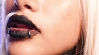 goth_dolll face close up