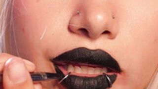 goth_dolll face close up