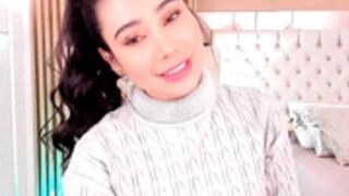 AbieOwen Touch herself and cum in hot lingerie