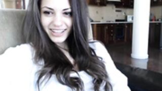 Vicky 160420 1135 VeryCloseUpPussyPlay