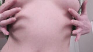 hayley_hayes underboobs