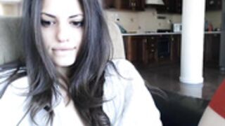 Vicky 160420 1350 VeryCloseUpOpenPussy