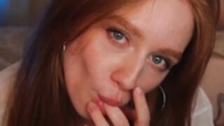 Lizzy_Blaze heat with these fingers and pussy flash