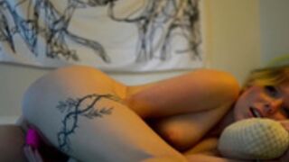 Sisypheanlove laying and pleasuring herself 3