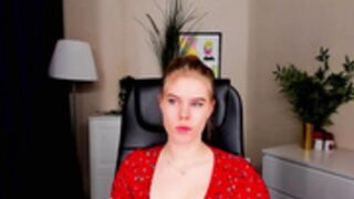 Kannamoore strips naked