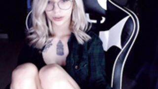 Isa 200713 0145 DoggyPose&Cigarette