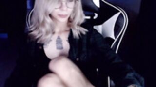 Isa 200713 0145 DoggyPose&Cigarette