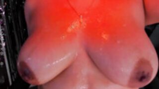 Layla_jhonson drops hot wax on boobs