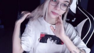 Isa 200710 0125 Tits&Ass