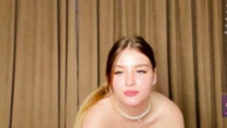 Latvian slut oils herself and sways