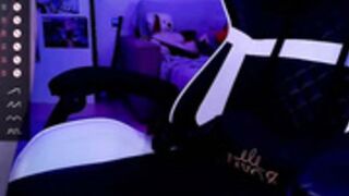 _b_a_n_s_h_e_e_ huge dildo anal